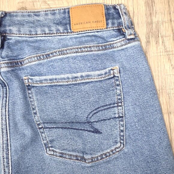 American Eagle Medium Wash Tom Girl Jeans Size 6 - Picture 8 of 8
